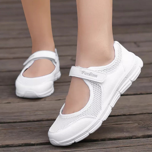 BEAUTIFUL AND COMFORTABLE SNEAKERS WITH ADAPTABLE CLOSURE